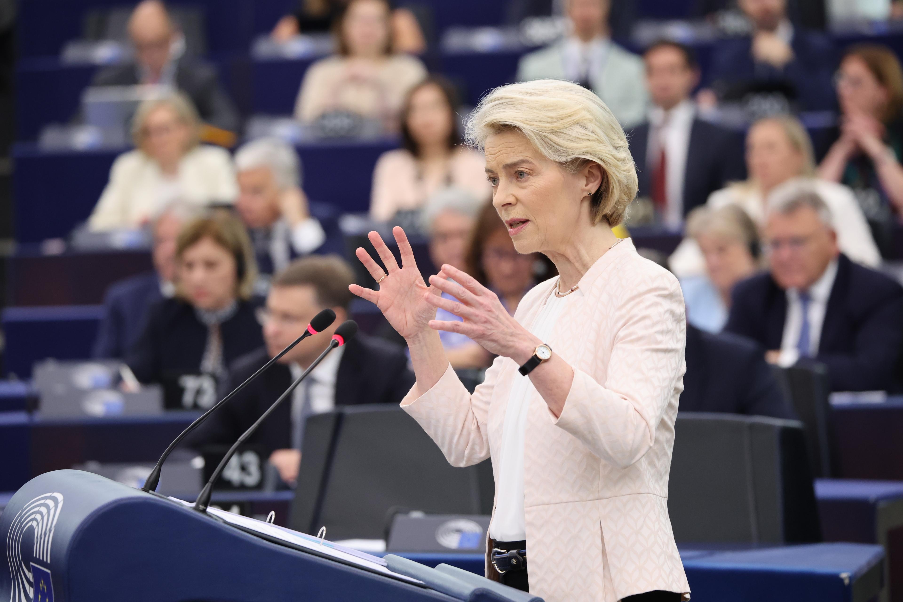 Portrait von Ursula von der Leyen bei ihrer Rede vor dem EU-Parlament in Straßburg am 18. Juli 2024